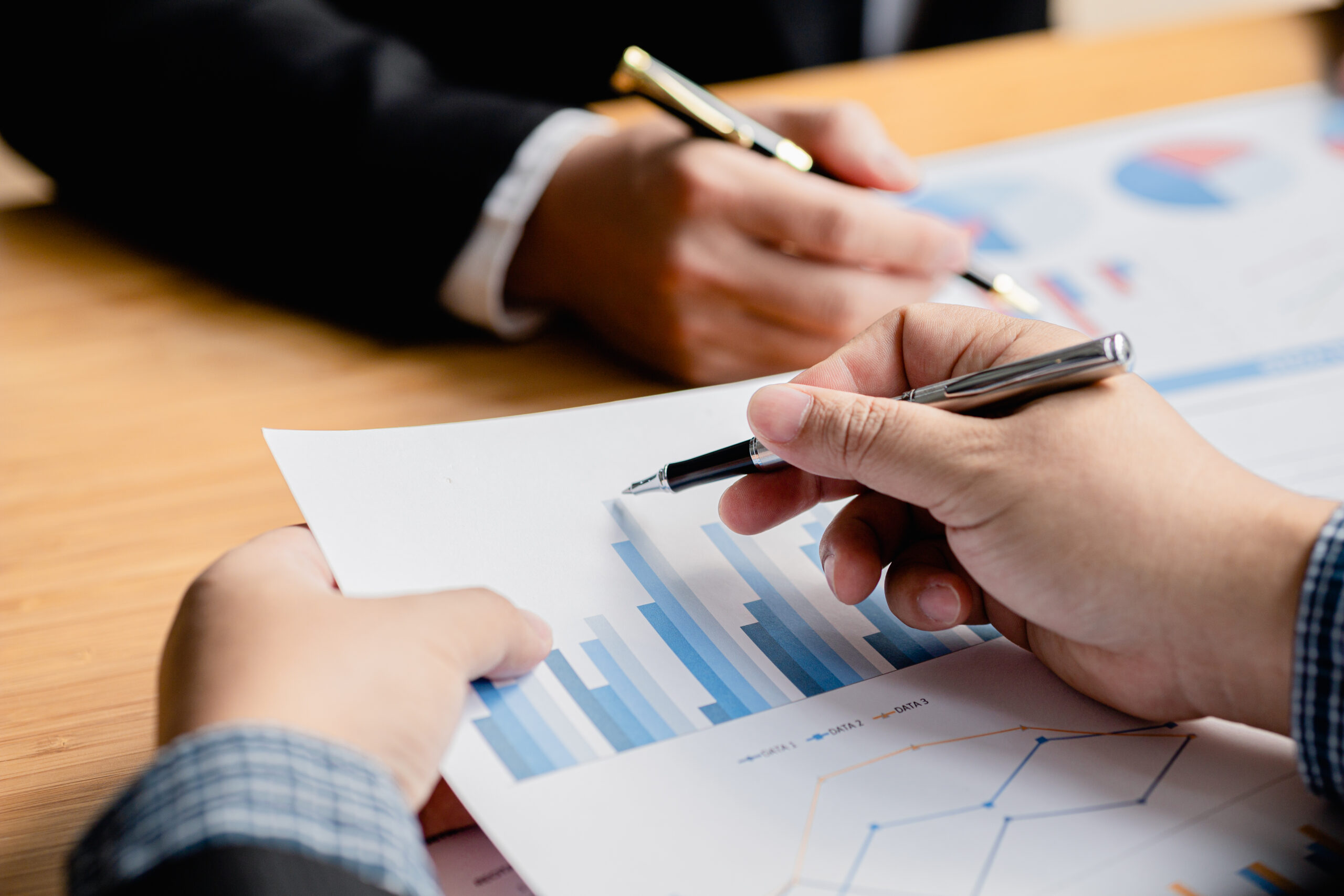 Revisión Fiscal 3 two businessmen are reviewing the earnings summary 2025 01 16 22 34 16 utc scaled